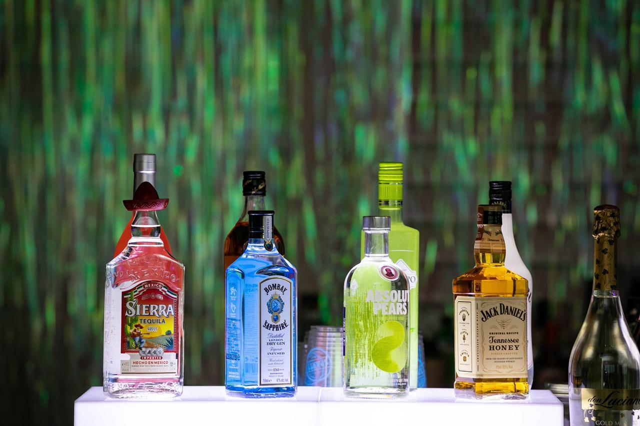 Kensington Jeju Hotel Kültér fotó Sierra Tequila, G'Vine, Tanqueray, and Jack Daniel's